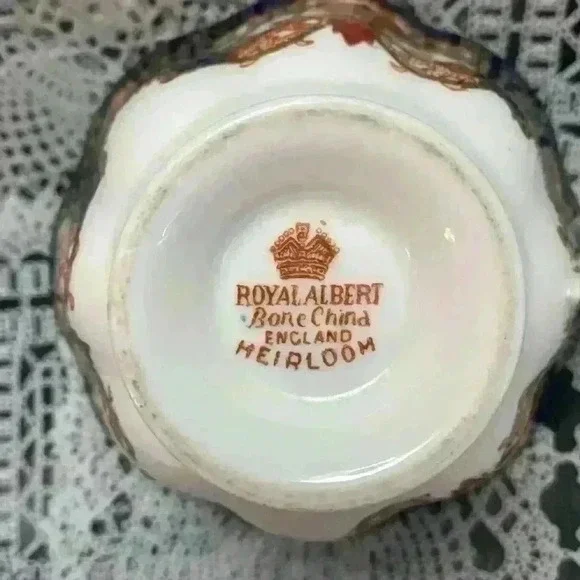 Royal Albert Heirloom Footed  Cup &
Saucer england - Picture 7 of 16